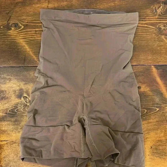 SPANX Higher Power Shorty | Size L | Chestnut Brown - Picture 7 of 8
